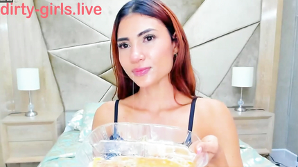 THIN CAMGIRL VOMITING IN BOWL