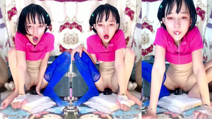 CHINESE WOMAN HUGE DILDO FUCK 2