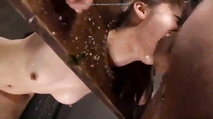 JAPANESE GIRL STUCK PUKING
