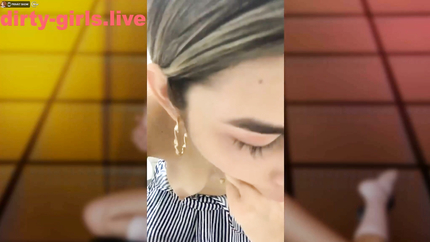 BEAUTY MODEL LOOKING CAMGIRL BIG VOMIT IN FLOOR