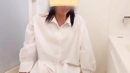 TWITTER GIRL YUYOYU PUKES ON HERSELF.