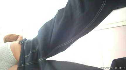 Public toilet, close-up of women's butts, urgently updated. P1