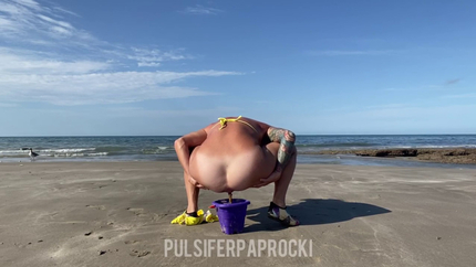 Beach Bucket Poop. P1