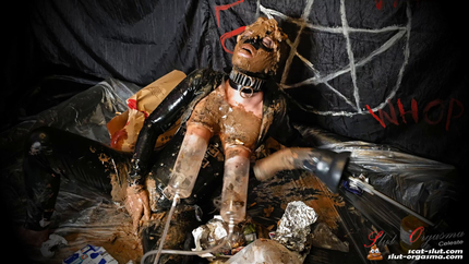 Extreme playing in shit and garbage