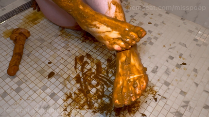 Dirty feet with poo