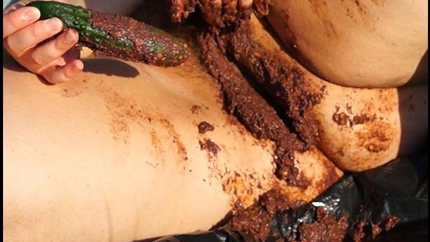 Scatmilena - Beautiful, fat girl with hairy by a pussy shit, smear themselves by shit and fucks a cucumber in the pussy shit Part 1