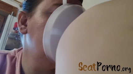 Nicolettaxxx - My Friend Farts In My Face