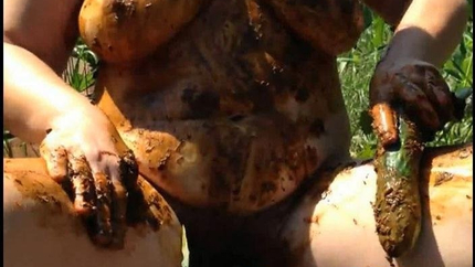 Nicolettaxxx - All my body in Shit Outdoor