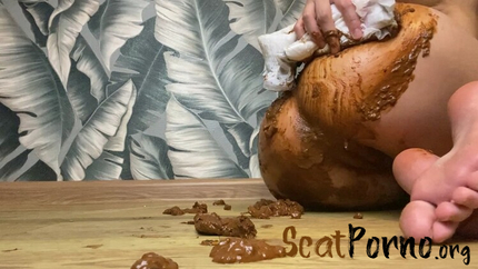 p00girl - trash scat in a diaper, fisting, smearing