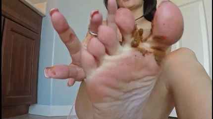 KassianeArquetti - Smelling Shit Between My Toes