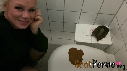 Devil Sophie - Extremely stomachache in the furniture store