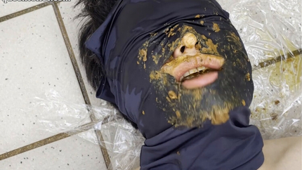 Korean Scat Queen - On the outdoor balcony the queen scat