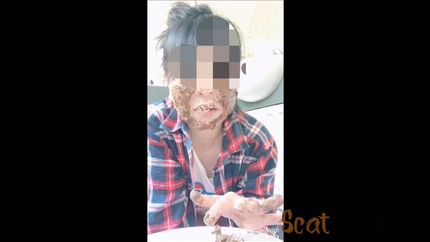 Chewing slut is doing ''Facial''
