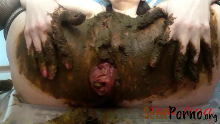 ScatLina - Anal prolapse in shit