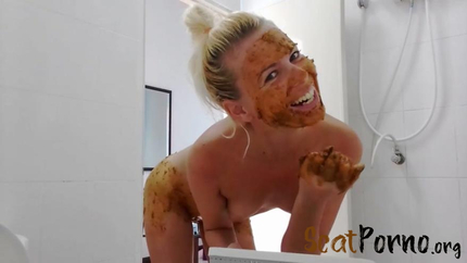 MissAnja - Poo Mask on Face and Sensual Ass Smearing