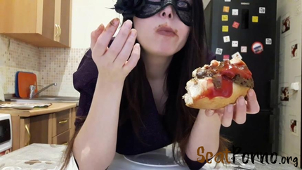 ScatLina - I eat hot dog with shit
