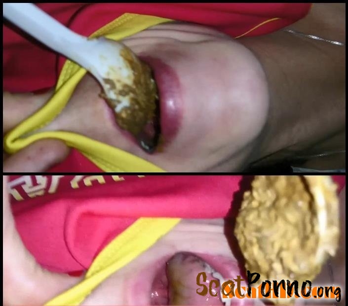 REAL SCAT SWALLOW GIRL - Incredible Scat Amateur Feeding A Lot Of SHIT