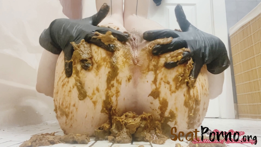 Mistress Elura Savage - My First Poop Smearing