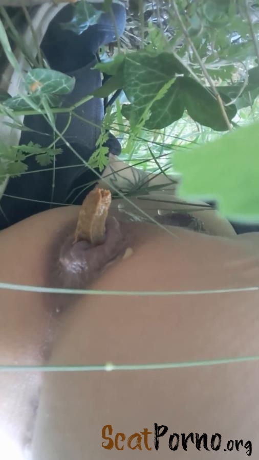 In the heart of Nature Outdoor Pooping P1