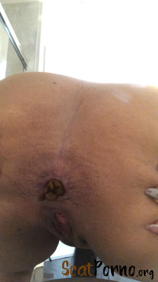 realsoykaylinda - Pooping After My All White Photo Shoot