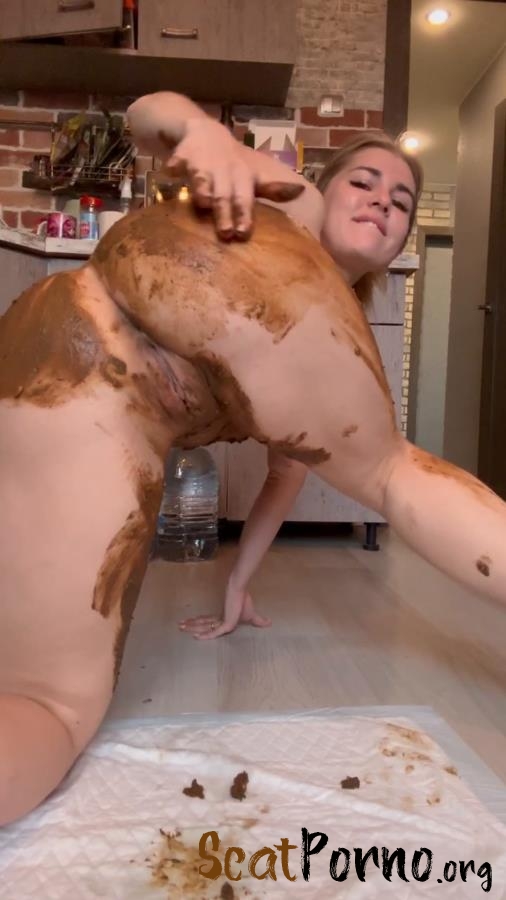 Misty Phoenix - Pooping and extreme smearing